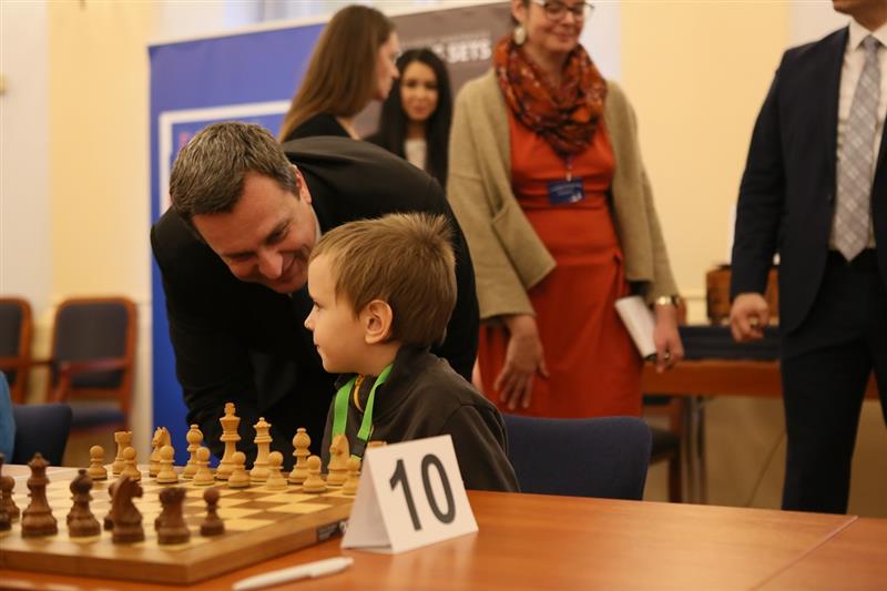 picture 3 Kto zvíťazil v tomto boji? Kapitán Danko v šachovej partii s ruským veľmajstrom Karpovom