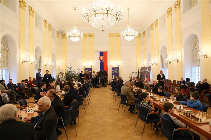 picture 5 Kto zvíťazil v tomto boji? Kapitán Danko v šachovej partii s ruským veľmajstrom Karpovom