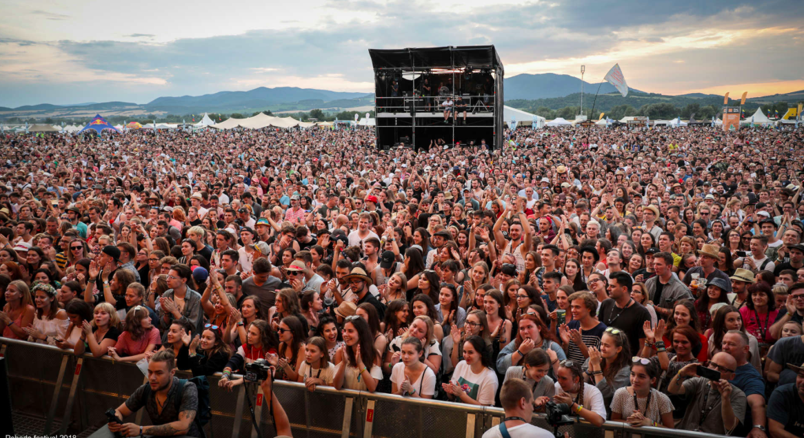 Snímka obrazovky 2019 07 12 o 7.00.51 Foto: Na letisku v Trenčíne sa začal 23. ročník festivalu Pohoda