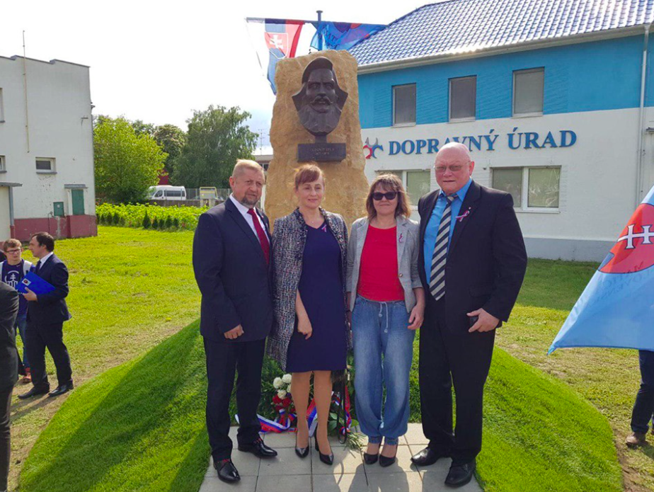 Snímka obrazovky 2019 08 04 o 9.10.26 VIEME PRVÍ Harabín DAL exPREMIÉROVI MEČIARovi KOPAČKY. Akou CESTOU sa VYDÁ ?