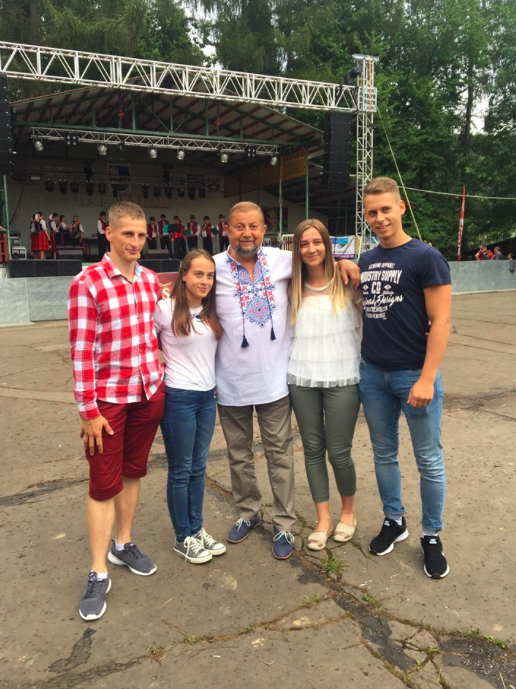 Snímka obrazovky 2019 08 04 o 9.10.52 VIEME PRVÍ Harabín DAL exPREMIÉROVI MEČIARovi KOPAČKY. Akou CESTOU sa VYDÁ ?