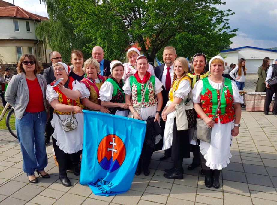 Snímka obrazovky 2019 08 04 o 9.12.05 VIEME PRVÍ Harabín DAL exPREMIÉROVI MEČIARovi KOPAČKY. Akou CESTOU sa VYDÁ ?