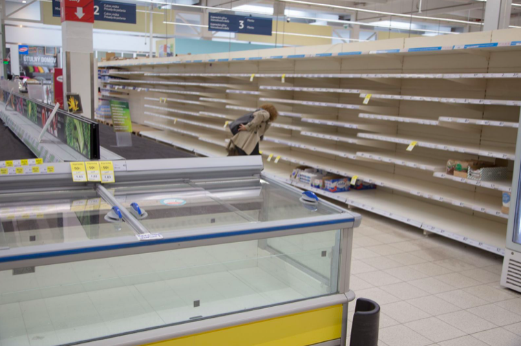 Snímka obrazovky 2019 05 23 o 12.56.39 ŠOK: TESCO s prázdnymi regálmi. BEZ pOTRAVÍN. ČO sa stalo?