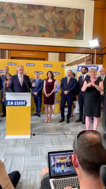Snímka obrazovky 2019 06 17 o 14.17.12 Sledujte naživo: ExPREZIDENT KISKA zakladá stranu ZA ĽUDÍ. Video