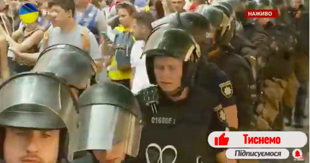 Snímka obrazovky 2019 06 23 o 16.52.57 PRAVICOVÍ extrémisti sa pokúsili narušiť pochod GAJOV a LEZIEB v Kyjeve
