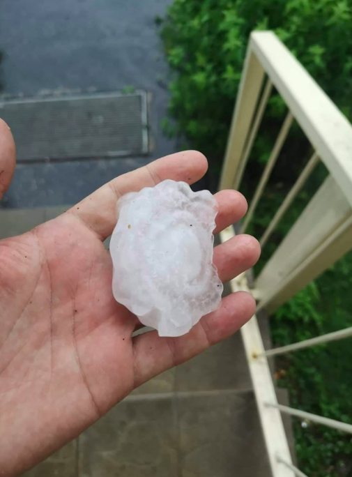 Snímka obrazovky 2019 06 29 o 14.43.48 Tisíce aút POŠKODENÝCH. Východom sa prehnala supercela s KRÚPAMI. TO musíte vidieť