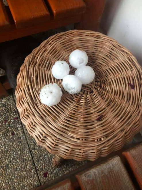 Snímka obrazovky 2019 06 29 o 14.44.14 Tisíce aút POŠKODENÝCH. Východom sa prehnala supercela s KRÚPAMI. TO musíte vidieť