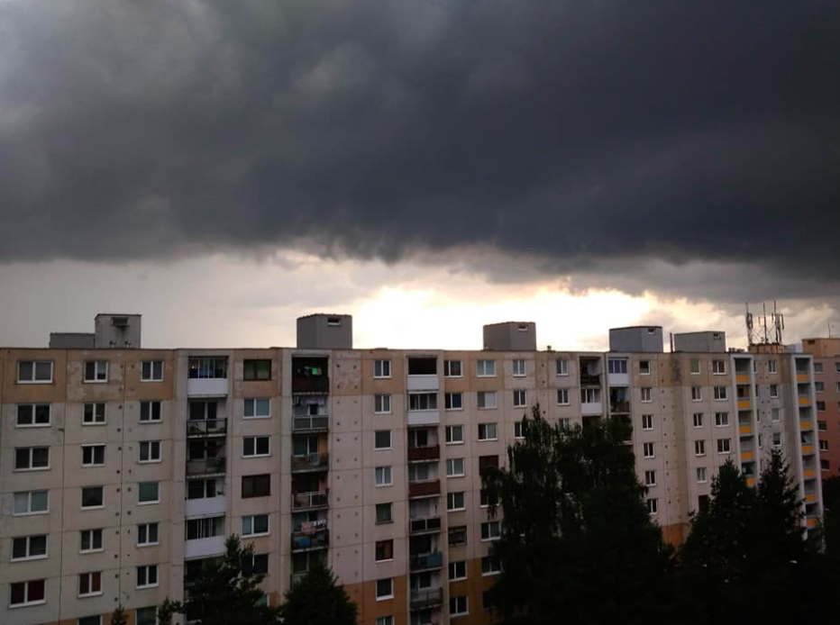 Snímka obrazovky 2019 07 07 o 20.03.12 Východné Slovensko bičovali supercelárne búrky, v Košiciach padali aj päťcentimetrové krúpy