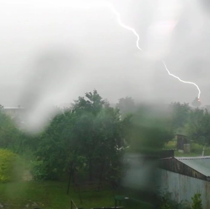 Snímka obrazovky 2019 07 07 o 20.03.26 Východné Slovensko bičovali supercelárne búrky, v Košiciach padali aj päťcentimetrové krúpy